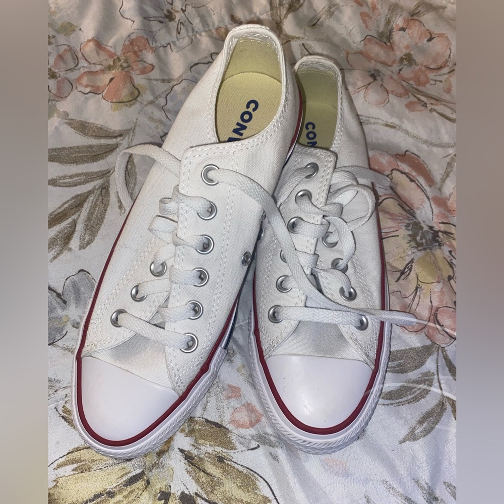 White converse chucks